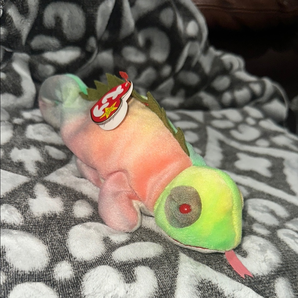 Ty Iggy Iguana with tags